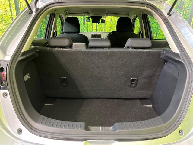 ���i�̂���������ʋ΁A���}���ɏ\���ȉ׎��X�y�[�X���m�ۂ��Ă���܂��B�Z�J���h�V�[�g��|���ƁA�傫�ȉו��̐ύڂ��\�ł���