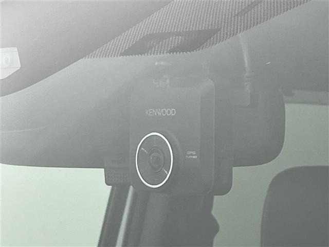 ヴォクシー1.8 ハイブリッド S-Z E-Four 4WD