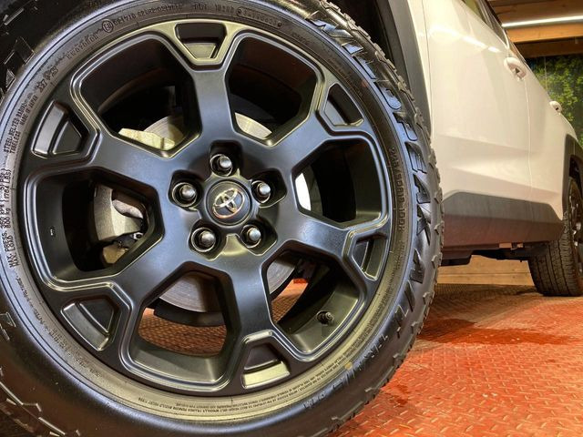 �y����18�C���`�A���~�z�C�[���z�O�ςɃ}�b�`���������A���~�z�C�[���𑕒����Ă���܂��B�e��ЊO�A���~�z�C�[����A�X�^�b�h���X�^�C�����戵�����Ă���܂��B���񂲑��k����������