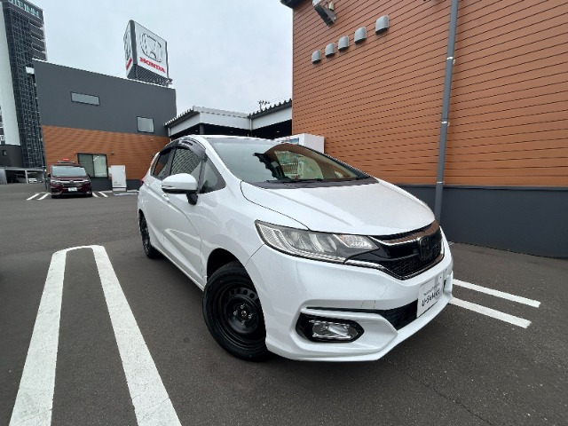 フィット1.3 13G L ホンダセンシング 4WD