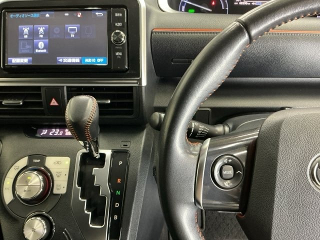 シエンタハイブリッド 1.5 G クエロ