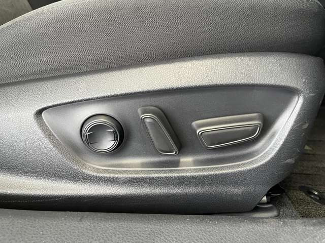 �X�C�b�`�ŃV�[�g�̈ʒu��p�x��d���Œ����ł���A�p���[�V�[�g�X�C�b�`�t��!