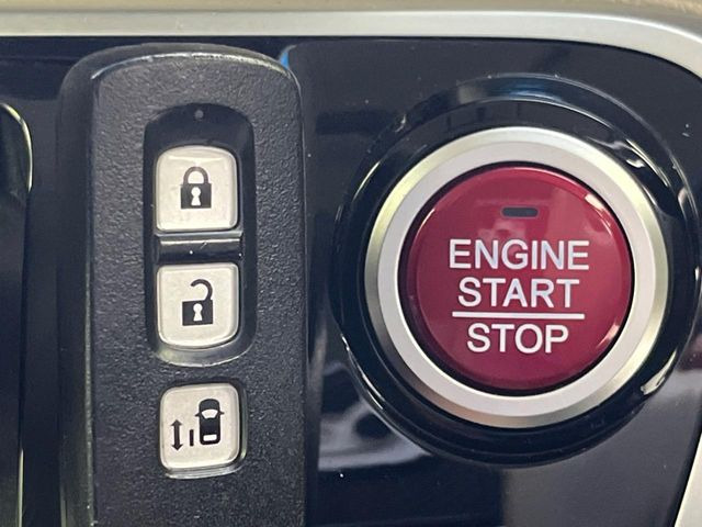 �yHonda�X�}�[�g�L�[�z�J�o����|�P�b�g�ɓ��ꂽ�܂܂ł��h�A�̎{���E�������\�ȃX�}�[�g�L�[�𑕔��B�G���W���̃I���E�I�t�����J�M�����o���K�v����������Ƃ��Ă��֗��ł���