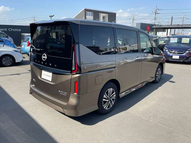 セレナ1.4 e-4ORCE ハイウェイスターV 4WD