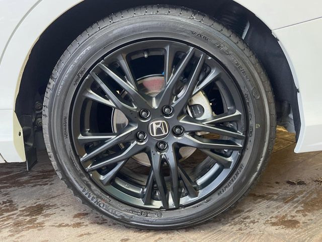 �y����18�C���`�A���~�z�C�[���z�O�ςɃ}�b�`���������A���~�z�C�[���𑕒����Ă���܂��B�e��ЊO�A���~�z�C�[����A�X�^�b�h���X�^�C�����戵�����Ă���܂��B���񂲑��k����������