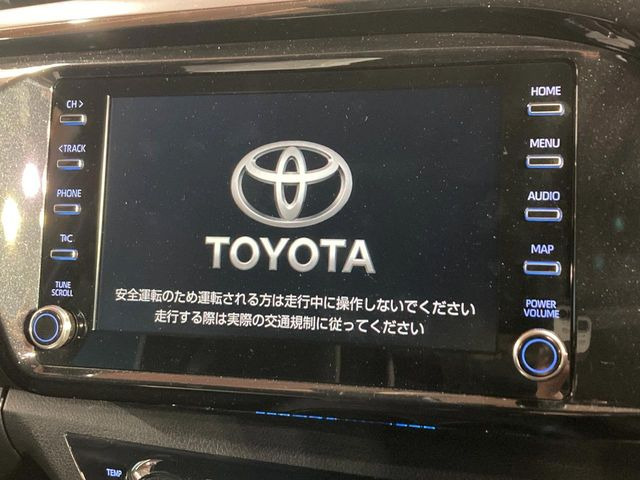 �y8�C���` �f�B�X�v���C�I�[�f�B�I�z���ʂ̃f�B�X�v���C��AppleCarPlay��AndroidAuto�����p�\�B�傫�ȉ�ʂŃX�}�z�i�r�A�v���������p���������܂���