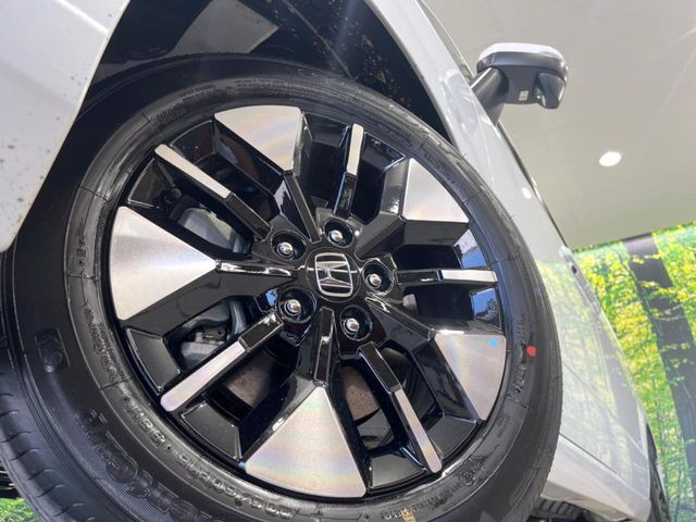 �y����16�C���`�A���~�z�C�[���z�O�ςɃ}�b�`���������A���~�z�C�[���𑕒����Ă���܂��B�e��ЊO�A���~�z�C�[����A�X�^�b�h���X�^�C�����戵�����Ă���܂��B���񂲑��k����������