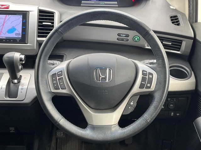 【ステアリングスイッチ】運転中、前方から目線をそらすことなく、オーディオ等の操作が可能な便利機能!安心&快適なドライブを演出してくれます♪