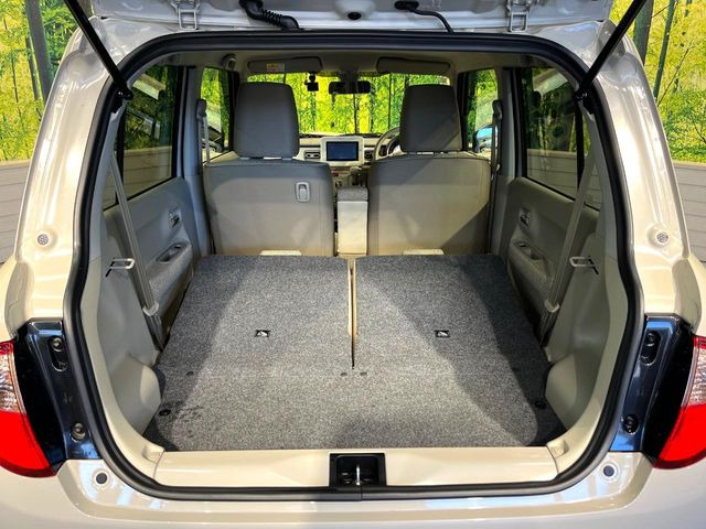 ���i�̂���������ʋ΁A���}���ɏ\���ȉ׎��X�y�[�X���m�ۂ��Ă���܂��B�Z�J���h�V�[�g��|���ƁA�傫�ȉו��̐ύڂ��\�ł���