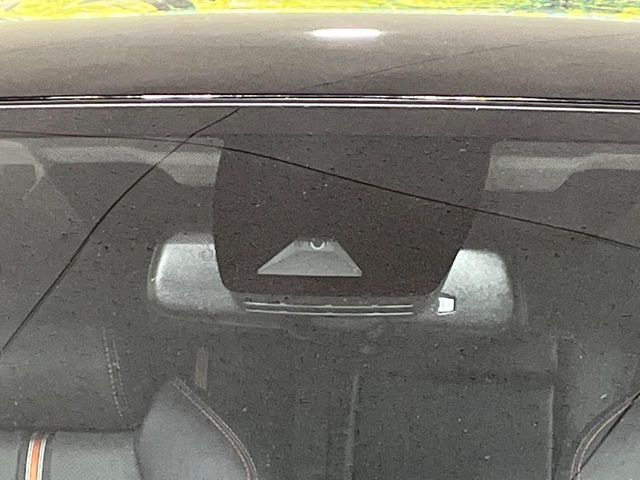 �y�g���^�Z�[�t�e�B�Z���X�z���s���ɑO���̎ԗ�����F�����A�Փ˂������Ȏ��͌x��ƃu���[�L�ŏՓˉ���Ɣ�Q�y�����A�V�X�g�B�����S�Ƀh���C�u�����y���݂��������܂��B