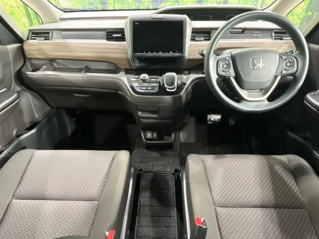 フリードハイブリッド