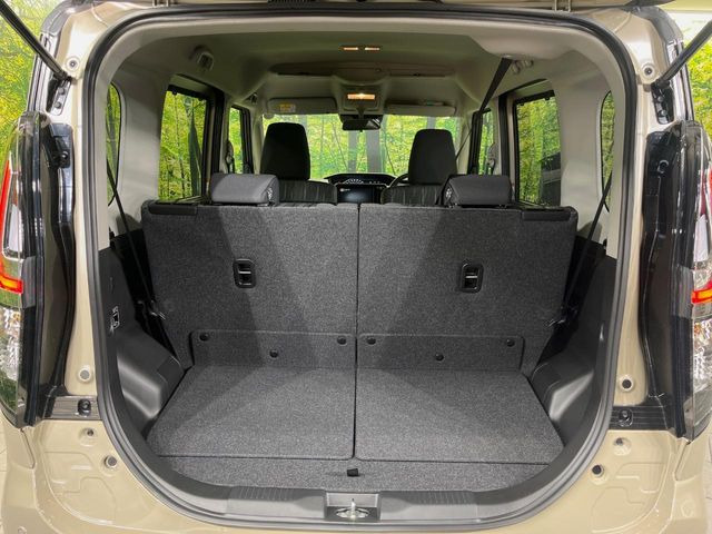 ���i�̂���������ʋ΁A���}���ɏ\���ȉ׎��X�y�[�X���m�ۂ��Ă���܂��B�Z�J���h�V�[�g��|���ƁA�傫�ȉו��̐ύڂ��\�ł���