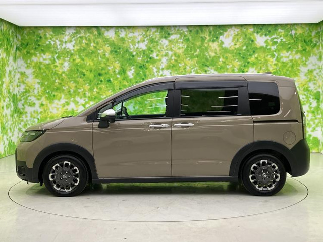 フリード1.5 ハイブリッド クロスター