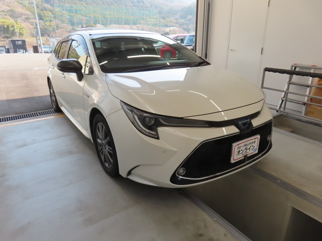 カローラツーリング1.8 ハイブリッド W×B