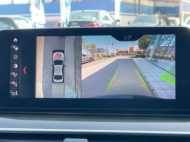 ���p�m���~�b�N�r���[���j�^�[:��p�̃J�����ɂ��A�ォ�猩���낵���悤�Ȏ��_��360�x�N���}�̎��͂��m�F���邱�Ƃ��ł��܂������p�������m�F���₷���A�����ꏊ�ł̐؂�Ԃ��⒓�Ԃ��X���[�Y�ɍs���܂��B