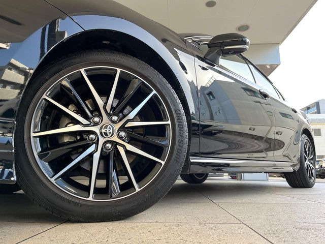 �y����18�C���`�A���~�z�C�[���z�O�ςɃ}�b�`���������A���~�z�C�[���𑕒����Ă���܂��B�e��ЊO�A���~�z�C�[����A�X�^�b�h���X�^�C�����戵�����Ă���܂��B���񂲑��k����������