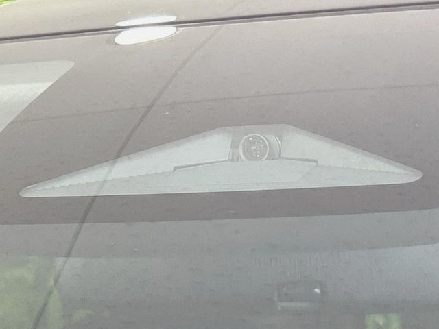 �y�z���_�Z���V���O�z���s���ɑO���̎ԗ�����F�����A�Փ˂������Ȏ��͌x��ƃu���[�L�ŏՓˉ���Ɣ�Q�y�����A�V�X�g�B�����S�Ƀh���C�u�����y���݂��������܂��B