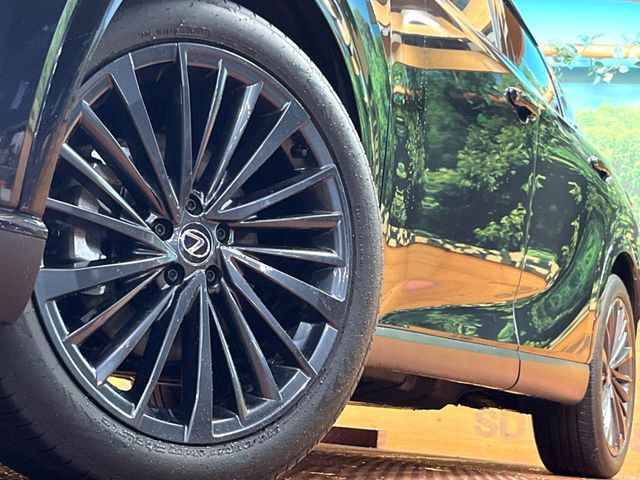 �y����21�C���`�A���~�z�C�[���z�O�ςɃ}�b�`���������A���~�z�C�[���𑕒����Ă���܂��B�e��ЊO�A���~�z�C�[����A�X�^�b�h���X�^�C�����戵�����Ă���܂��B���񂲑��k����������