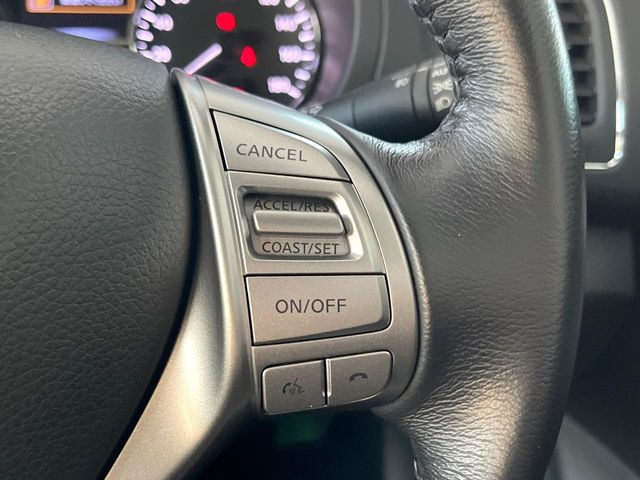 �y�N���[�Y�R���g���[���z�������H�����N���N���s�B�A�N�Z���𗣂��Ă���葬�x�ő��s���ł��A�������^�]���̕��S���y��!�����E�������ȒP�ȃX�C�b�`����Œ����ł��܂��B