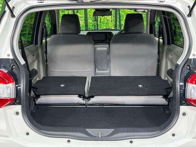 ���i�̂���������ʋ΁A���}���ɏ\���ȉ׎��X�y�[�X���m�ۂ��Ă���܂��B�Z�J���h�V�[�g��|���ƁA�傫�ȉו��̐ύڂ��\�ł���