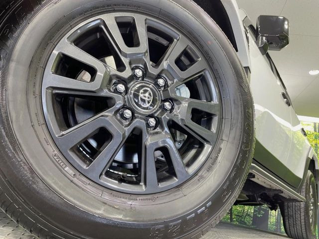 �y����18�C���`�A���~�z�C�[���z�O�ςɃ}�b�`���������A���~�z�C�[���𑕒����Ă���܂��B�e��ЊO�A���~�z�C�[����A�X�^�b�h���X�^�C�����戵�����Ă���܂��B���񂲑��k����������