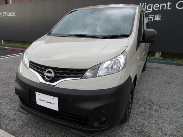 NV200バネット1.6 16X-2R アウトドア ブラック エディション