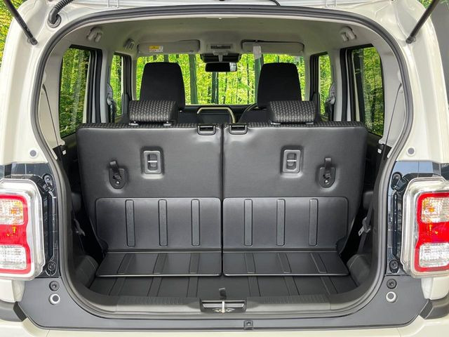 ���i�̂���������ʋ΁A���}���ɏ\���ȉ׎��X�y�[�X���m�ۂ��Ă���܂��B�Z�J���h�V�[�g��|���ƁA�傫�ȉו��̐ύڂ��\�ł���