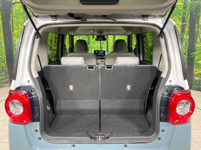 積み下ろしのしやすいデッキにはたっぷりと荷物を積み込んでいただけます。遊びから仕事まで、様々なシーンで頼れます♪