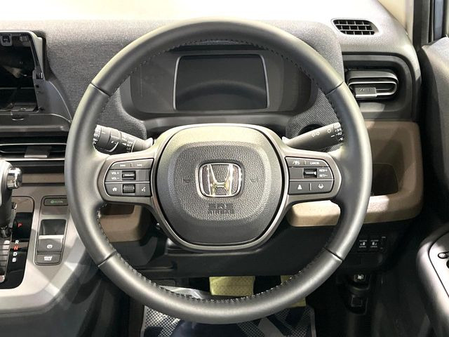 �y�����v�����X�e�A�����O�z�㎿�Ȋv���g�p���邱�ƂŁA��ɂ����������݂ƂĂ��^�]���₷���n���h���ł���