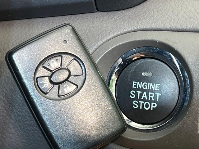 �y�X�}�[�g�L�[�z�J�o����|�P�b�g�ɓ��ꂽ�܂܂ł��h�A�̎{���E�������\�ȃX�}�[�g�L�[�𑕔��B�G���W���̃I���E�I�t�����J�M�����o���K�v����������Ƃ��Ă��֗��ł���