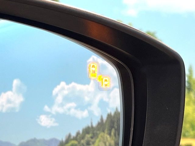 �y�u���C���h�X�|�b�g���j�^�����O�z���s���A�h�A�~���[�̎��p�ɂȂ�₷���ӏ��Ɍ㑱�Ԃ��ڋ߂���ƃT�C�h�~���[�t�߂Ɍx����\���A�h���C�o�[�ɒ��ӊ��N�����Ă���܂��B