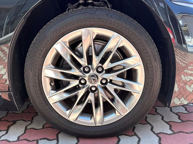 �y����19�C���`�A���~�z�C�[���z�O�ςɃ}�b�`���������A���~�z�C�[���𑕒����Ă���܂��B�e��ЊO�A���~�z�C�[����A�X�^�b�h���X�^�C�����戵�����Ă���܂��B���񂲑��k����������