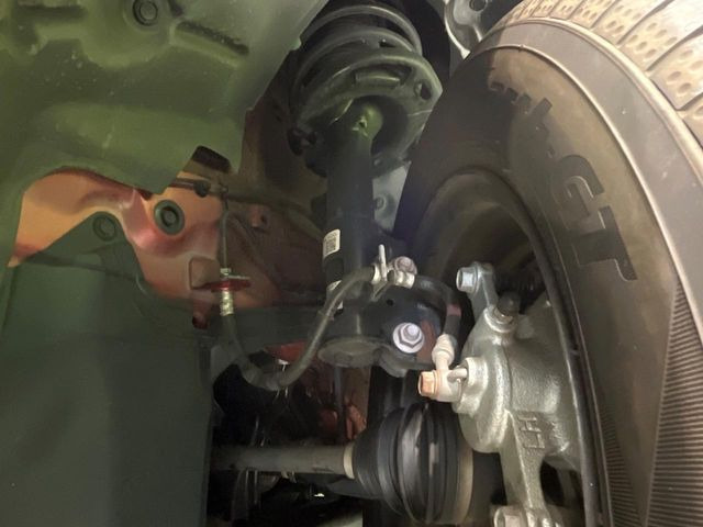 お車を安心してお乗りいただく為には、足回りの定期点検が欠かせません。サービスサポート(有償保証)では無料点検もご提供しており、安心のカーライフをお過ごしいただけるサポート体制が整っています。