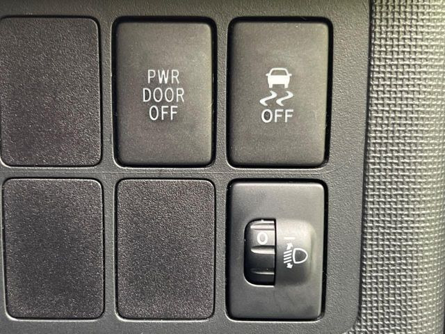 �y�A�C�h�����O�X�g�b�v�z�ԐM����a�؂Œ�Ԃ����ۂɃG���W�����~���A���ʂȔR���̏����}���܂��B�R��������ی�ɂȂ���@�\��G���W���̓u���[�L�𗣂��΍Ďn�����܂��B