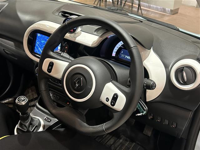 トゥインゴインテンス