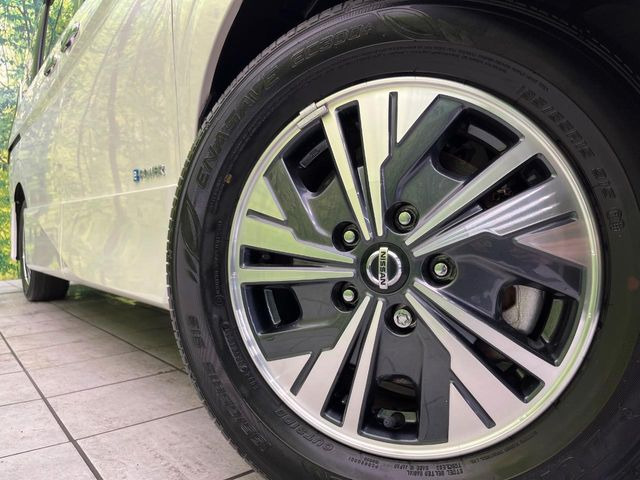 �y����16�C���`�A���~�z�C�[���z�O�ςɃ}�b�`���������A���~�z�C�[���𑕒����Ă���܂��B�e��ЊO�A���~�z�C�[����A�X�^�b�h���X�^�C�����戵�����Ă���܂��B���񂲑��k����������