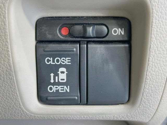 �y�p���[�X���C�h�h�A�z�X�}�[�g�L�[��^�]�Ȃ̃X�C�b�`�ŃX���C�h�h�A�̊J���\���d��������͂����ăh�A���J����K�v�������A���������q�l�ł��A�d���ו��������Ă��鎞�����N�ɊJ���߂ł��܂���