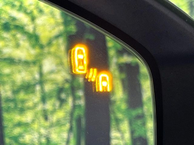 �y�u���C���h�X�|�b�g���j�^�����O�z���s���A�h�A�~���[�̎��p�ɂȂ�₷���ӏ��Ɍ㑱�Ԃ��ڋ߂���ƃT�C�h�~���[�t�߂Ɍx����\���A�h���C�o�[�ɒ��ӊ��N�����Ă���܂��B