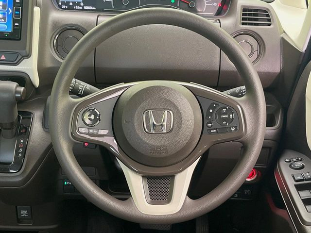 �y�X�e�A�����O�X�C�b�`�z�^�]���A�O������ڐ������炷���ƂȂ��A�I�[�f�B�I���̑��삪�\�ȕ֗��@�\!���S&���K�ȃh���C�u�����o���Ă���܂���