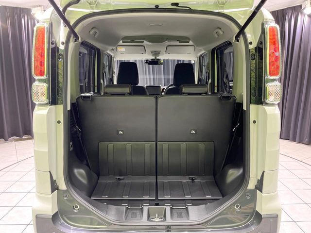 ���i�̂���������ʋ΁A���}���ɏ\���ȉ׎��X�y�[�X���m�ۂ��Ă���܂��B�Z�J���h�V�[�g��|���ƁA�傫�ȉו��̐ύڂ��\�ł���