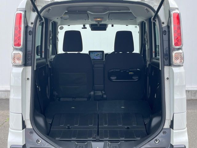 ���i�̂���������ʋ΁A���}���ɏ\���ȉ׎��X�y�[�X���m�ۂ��Ă���܂��B�Z�J���h�V�[�g��|���ƁA�傫�ȉו��̐ύڂ��\�ł���