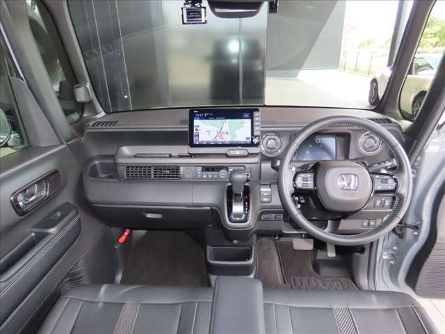 N-BOXカスタムターボ コーディネートスタイル モノトーン