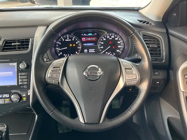 �y�����v�����X�e�A�����O�z�㎿�Ȋv���g�p���邱�ƂŁA��ɂ����������݂ƂĂ��^�]���₷���n���h���ł���