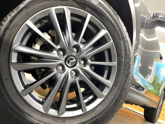 �y����17�C���`�A���~�z�C�[���z�O�ςɃ}�b�`���������A���~�z�C�[���𑕒����Ă���܂��B�e��ЊO�A���~�z�C�[����A�X�^�b�h���X�^�C�����戵�����Ă���܂��B���񂲑��k����������