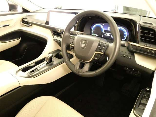 クラウンクロスオーバー2.5 G アドバンスト レザー パッケージ E-Four 4WD