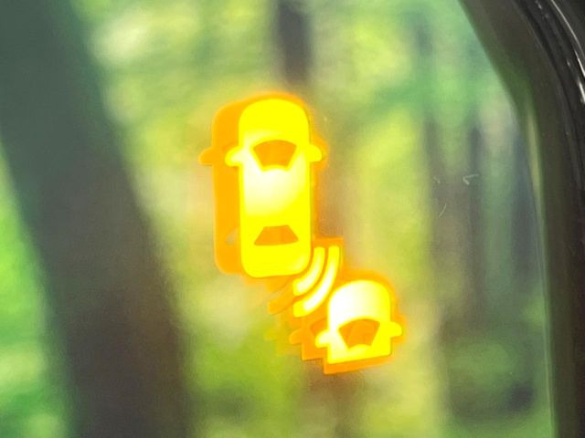 �y�u���C���h�X�|�b�g�C���t�H���[�V�����z���s���A�h�A�~���[�̎��p�ɂȂ�₷���ӏ��Ɍ㑱�Ԃ��ڋ߂���ƃT�C�h�~���[�t�߂Ɍx����\���A�h���C�o�[�ɒ��ӊ��N�����Ă���܂��B