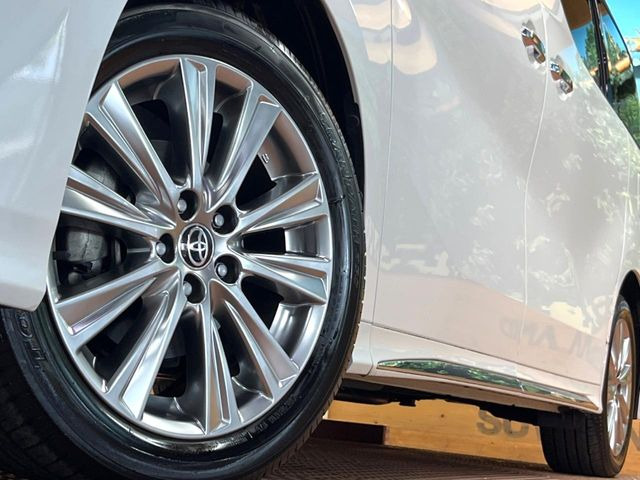 �y����18�C���`�A���~�z�C�[���z�O�ςɃ}�b�`���������A���~�z�C�[���𑕒����Ă���܂��B�e��ЊO�A���~�z�C�[����A�X�^�b�h���X�^�C�����戵�����Ă���܂��B���񂲑��k����������