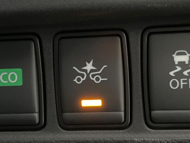 �y�G�}�[�W�F���V�[�u���[�L�z���s���ɑO���̎ԗ�����F�����A�Փ˂������Ȏ��͌x��ƃu���[�L�ŏՓˉ���Ɣ�Q�y�����A�V�X�g�B�����S�Ƀh���C�u�����y���݂��������܂��B