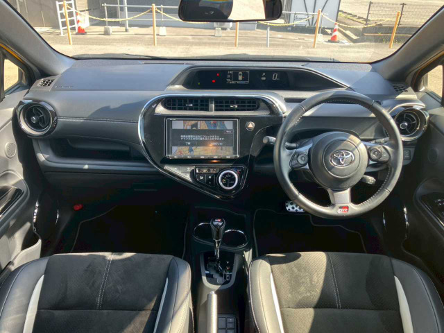 アクア1.5 G GRスポーツ・17インチパッケージ