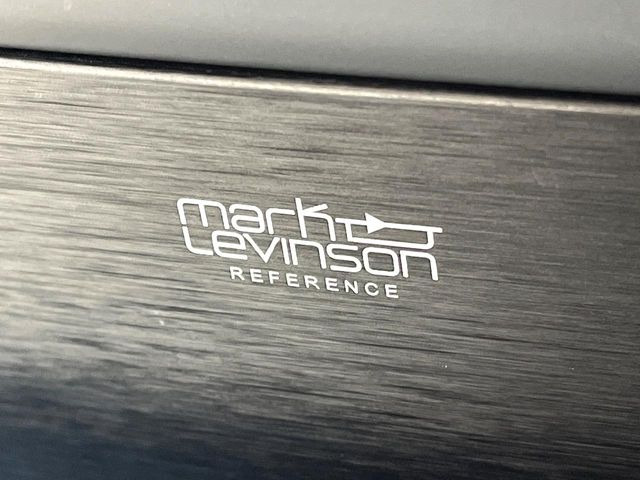 �y�}�[�N���r���\���T�E���h�V�X�e���z���[�J�[�I�v�V�����̍��i�ʃT�E���h�V�X�e���𓋍ځB��p�̃`���[�j���O���{���ꂽ�召�l�X�ȃX�s�[�J�[����ǎ��ȃT�E���h���t�ł��A�Տꊴ���ӂ�鉹����Ԃ����o���܂��B